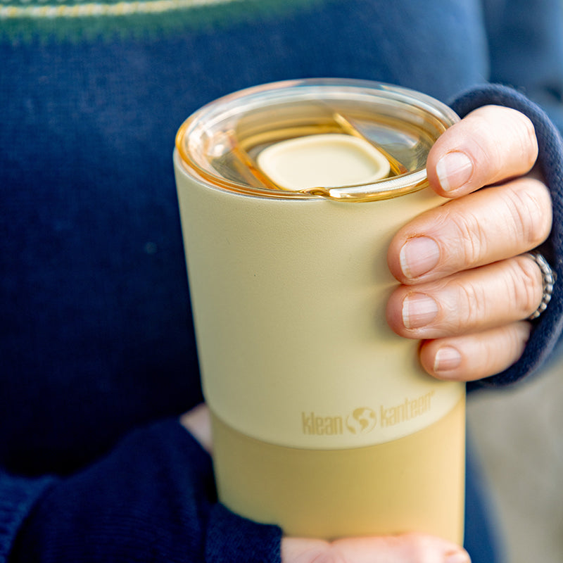daily-on-the-go-set-u8 16oz_rise_tumbler_wax_yellow_closeup_hand_lid_square.jpg