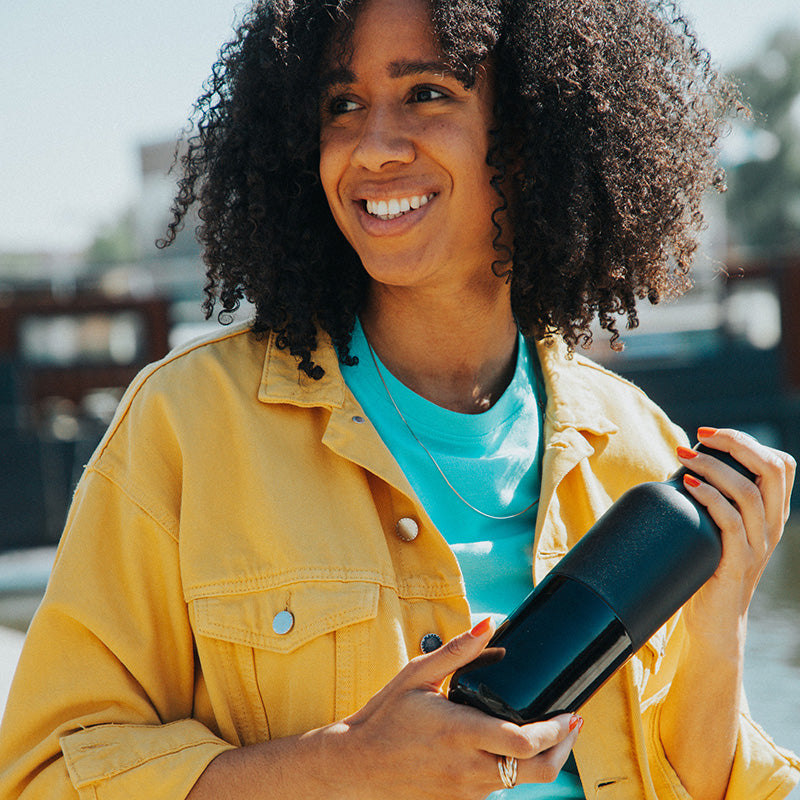 daily-on-the-go-set-u8 20oz_rise_classic_insulated_bottle_black_woman_smile_square.jpg