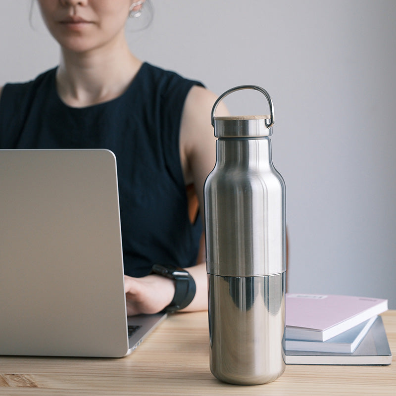 20oz-rise-reflect-with-bamboo-cap-i2 20oz_rise_reflect_desk_laptop_square.jpg