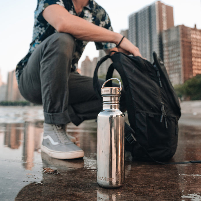 27oz-reflect-with-bamboo-cap-g2 K27SSLRF-MS-BAMBOO_reflect-bottle_city_lifestyle_ff882516-9bd8-49cf-b515-736a0a9c889f.jpg