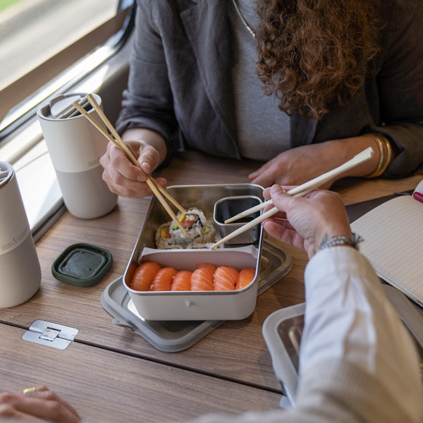 55oz-rise-food-box-big-meal-e1 rise_food_lunch_box_big_meal_tofu_sushi_share_square.jpg
