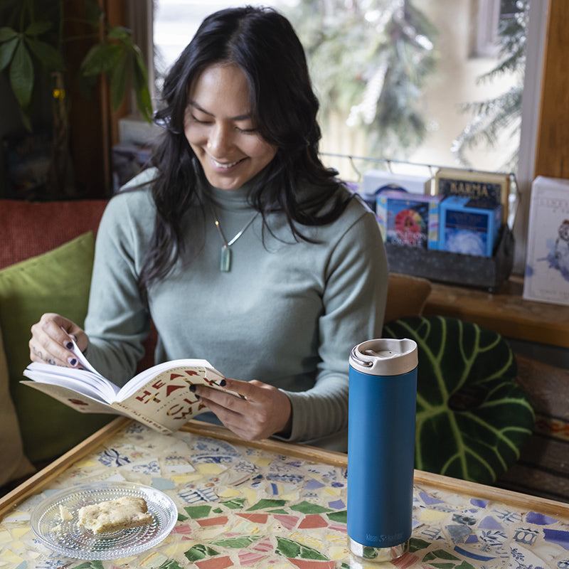 20oz-tkwide-with-cafe-cap-m4 tkwide_20oz_insulated_tumbler_cafe_woman_reading_square.jpg